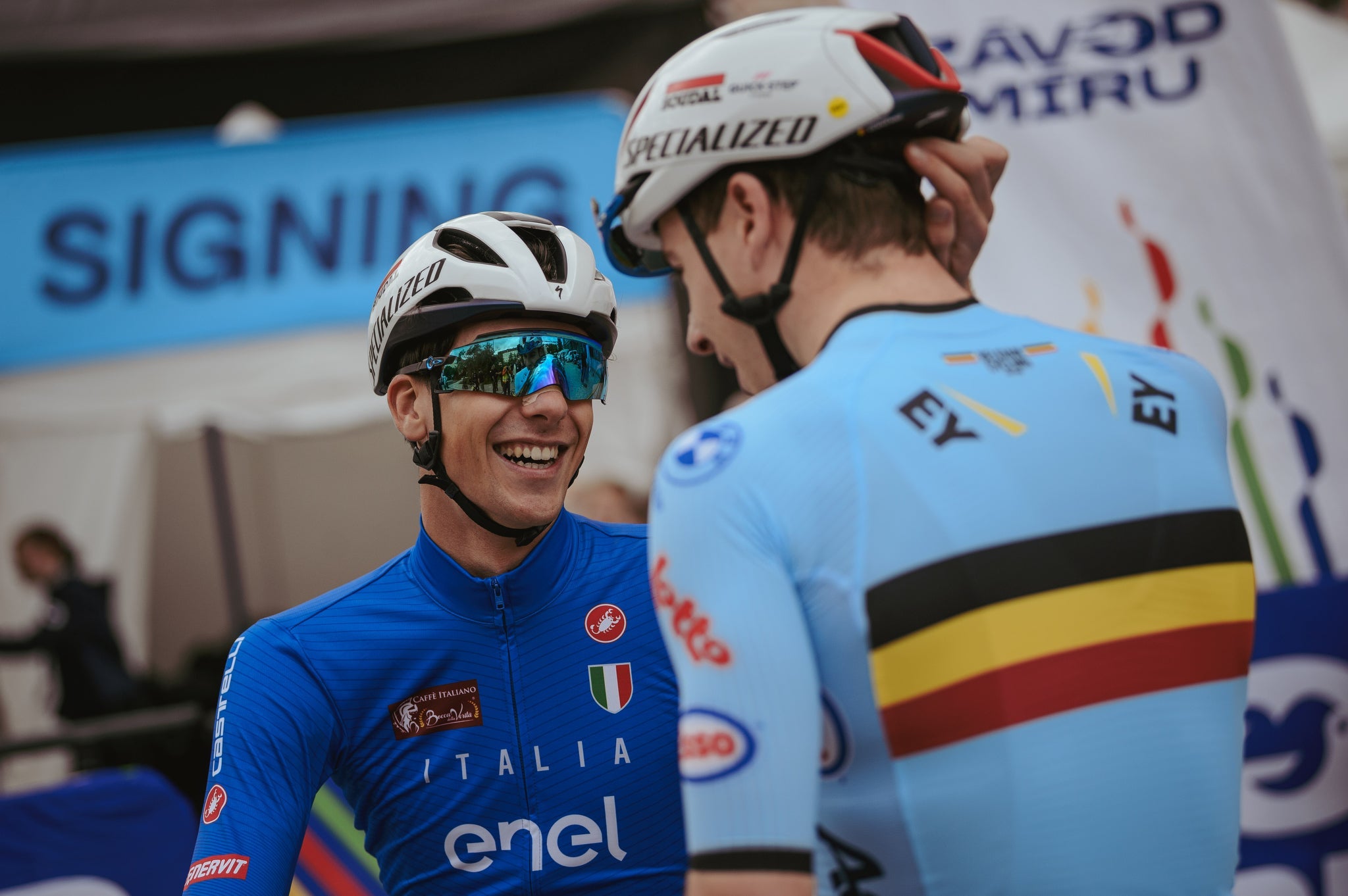 La "Azzurra" se viste de aroma: el café italiano que late en el pecho de la selección italiana de ciclismo